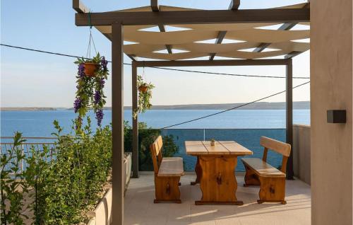 1 Bedroom Cozy Apartment In Baric Draga