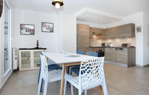 3 Bedroom Lovely Apartment In Saint-Malo
