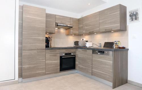 3 Bedroom Lovely Apartment In Saint-Malo