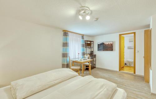 Ένα ή περισσότερα κρεβάτια σε δωμάτιο στο Amazing Apartment In Bischofsheim