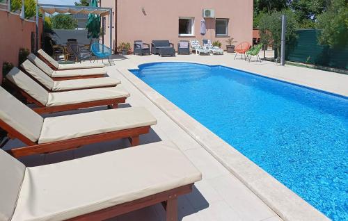 Lovely Apartment In Pula