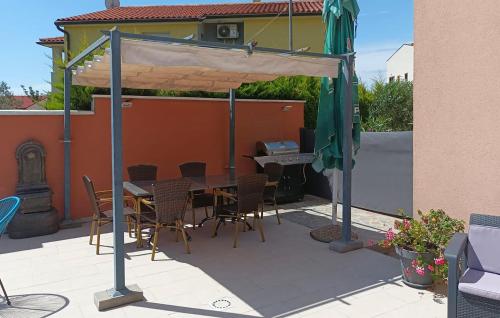 Lovely Apartment In Pula
