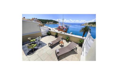 Amazing Apartment In Makarska