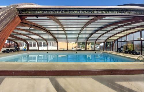 Bazén v ubytování Mobilhome With Shared Pool nebo v jeho okolí