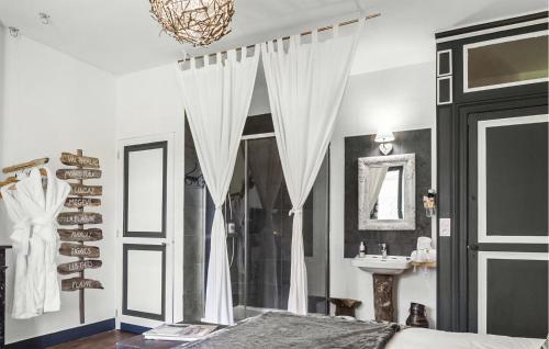 a bedroom with a bed and a sink and a mirror at Superbe Maison Avec Piscine in Arengosse
