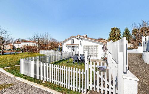 2 Bedroom Cozy Home In Oradour-Fanais