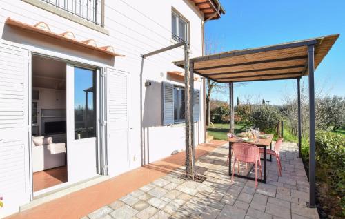 a patio with a table and a wooden roof at Nice Apartment In Terranuova Bracciolini in Terranuova Bracciolini