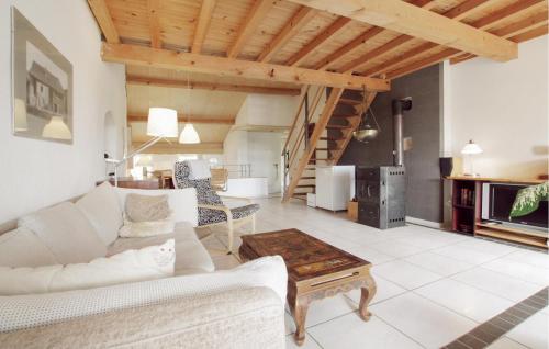 Photo de la galerie de l'établissement 2 Bedroom Cozy Home In Blassac, à Blassac