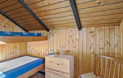 Una cama o camas en una habitación de Gorgeous Home In Skjern With Wifi