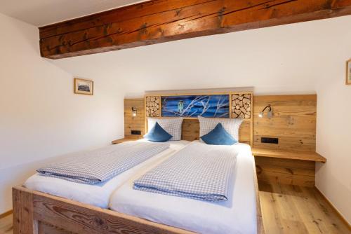 Una cama o camas en una habitación de Streidlhof