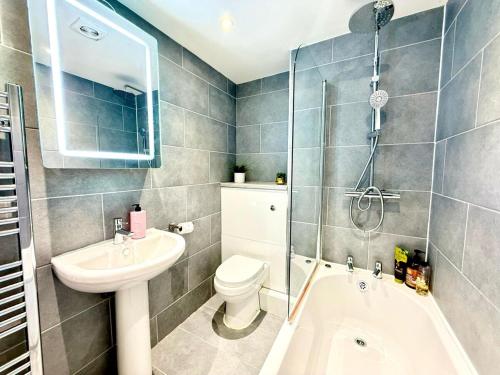 Koupelna v ubytování Hazel 1-Bedroom Flat, Parking, WIFI, Prime location, Close to Blenheim Palace & Oxford
