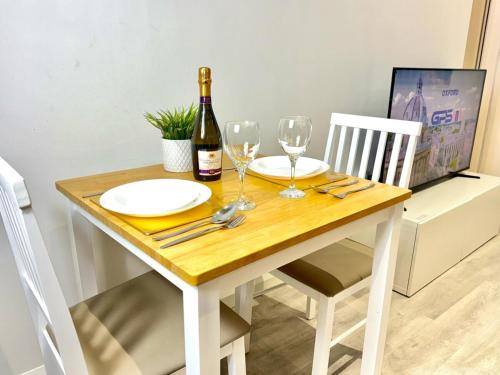 Nápoje v ubytování Hazel 1-Bedroom Flat, Parking, WIFI, Prime location, Close to Blenheim Palace & Oxford