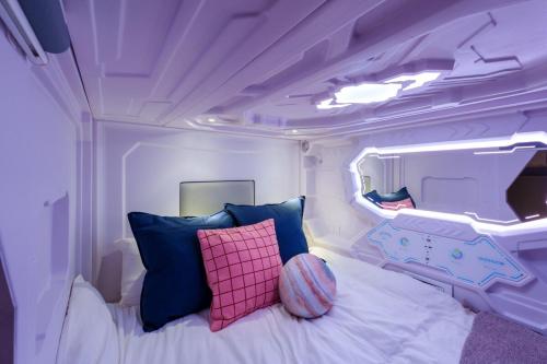 SPACESHIP UNIT1 122Ta