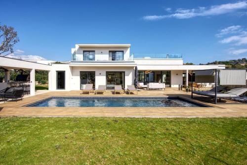 La Villa Luxury Green patio