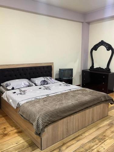Postel nebo postele na pokoji v ubytování Hangstyan tun antarayin