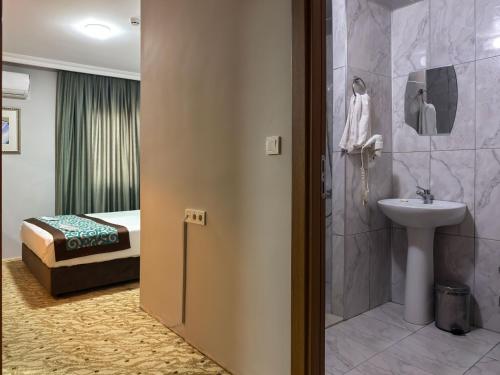 Ένα μπάνιο στο SEVER SUİTES HOTEL