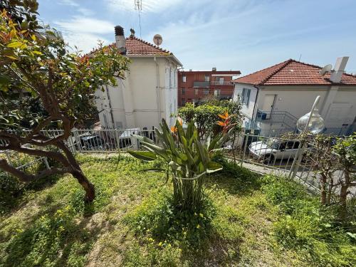 Κήπος έξω από το WH - Appartamento Siccardi in zona residenziale con posto auto