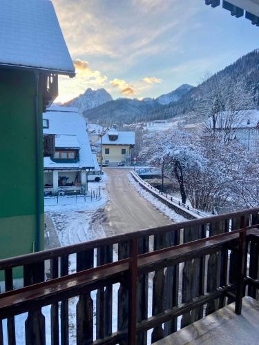 a view of a snow covered road from a balcony at Appartamento FedElia a Tarvisio vicino al centro in Tarvisio