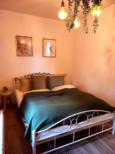 a bedroom with a large bed in a room at FeWo Nesthäkchen-Erholung in Historischer Villa an der Nordsee in Dornum