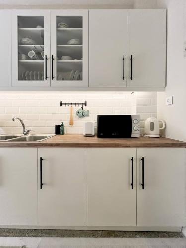 Sonia's SKG 3 Bedroom Family Apartment - Near Metro