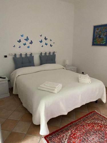 a bedroom with a bed with blue birds on the wall at Alma Luna in Sacrofano