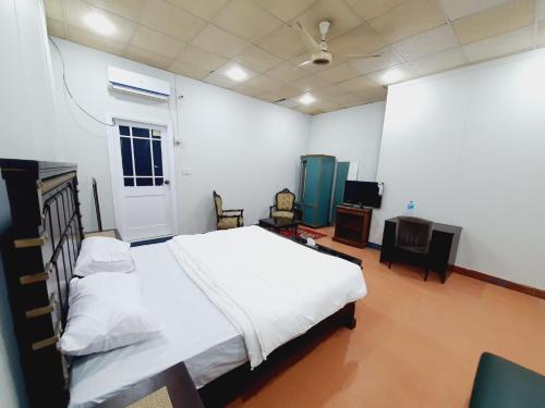 Gallery image of Business Lodges Gujrat in Gujrāt
