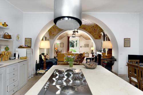 a kitchen with a stove top oven in a room at Colonna Country Home in Ururi