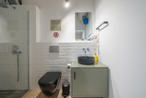 Airy 1BR by Flisvos Marina