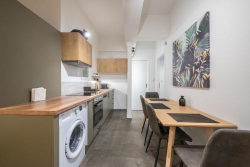 Airy 1BR by Flisvos Marina