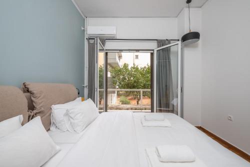 Airy 1BR by Flisvos Marina