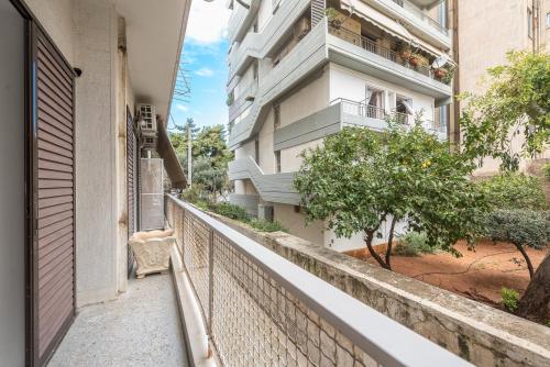 Airy 1BR by Flisvos Marina