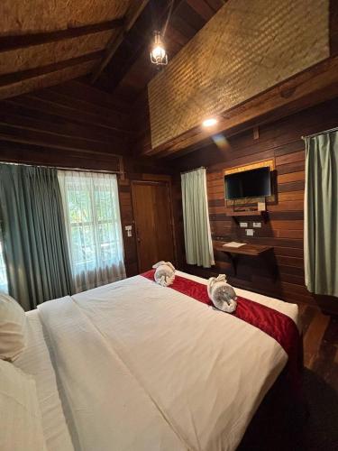 En eller flere senge i et værelse på Boutique Village Hotel