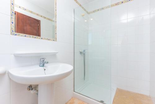 a bathroom with a sink and a shower at La Ceiba in Santanyi
