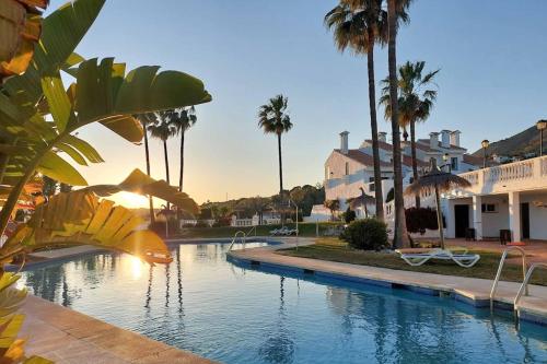 128 - Beautiful Townhouse with Pool, Benalmádena