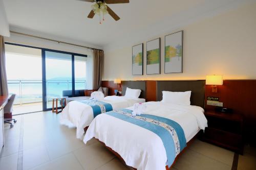 Katil atau katil-katil dalam bilik di Huizhou Hazens East Bay Resort