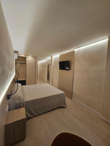 a hotel room with a bed and a flat screen tv at El Globo in Valencia