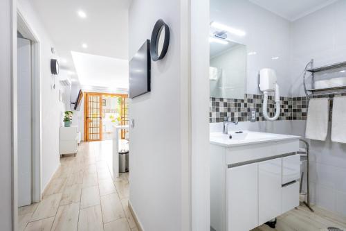 613 Garden City, heated POOL, AC and wifi photo 3