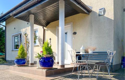 1 Bedroom Cozy Apartment In Sarbinowo