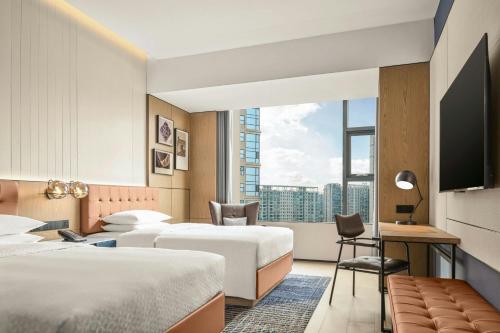 Postel nebo postele na pokoji v ubytování Four Points by Sheraton Hengyang Zhengxiang