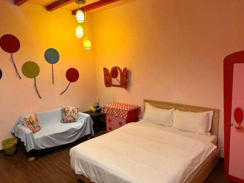 a room with two beds and a chair in it at Old Street Seaview Homestay in Jiufen