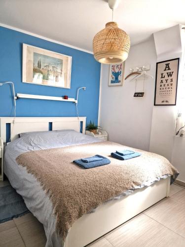 Artistic Apartment in Center