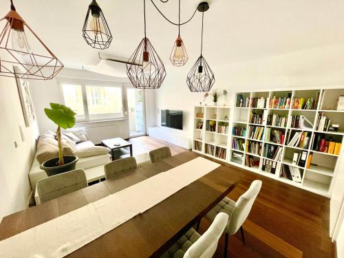 Beautiful spacious center flat with parking option