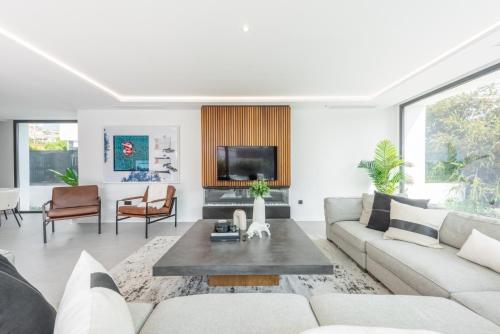 Extravagant 5 BDRM Golfer's Villa with Private Pool
