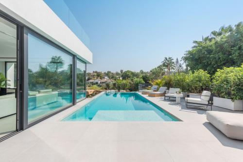 Extravagant 5 BDRM Golfer's Villa with Private Pool