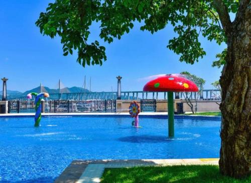 Kolam renang di atau dekat dengan Huizhou Hazens East Bay Resort