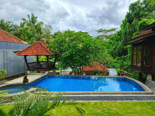 Bazén v ubytování Malathi Green Private House with Shared Pool nebo v jeho okolí