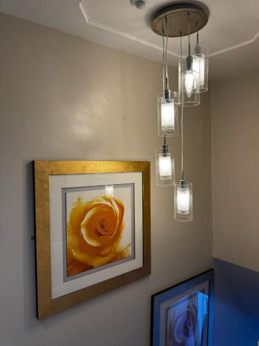 Μια τηλεόραση ή/και κέντρο ψυχαγωγίας στο Paramount Luxe Loft- 3 bedrooms, 4 beds cosy home