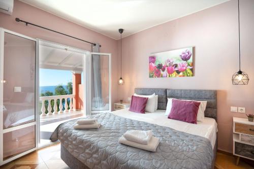 Posteľ alebo postele v izbe v ubytovaní Sunrise View Apartments