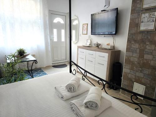 Ένα ή περισσότερα κρεβάτια σε δωμάτιο στο Angelina apartmani.