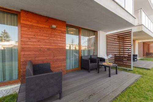 Ruang duduk di APARTAMENTY MIERZEJA - Stegna Forest, blisko lasu, Bezpłatny Meleks